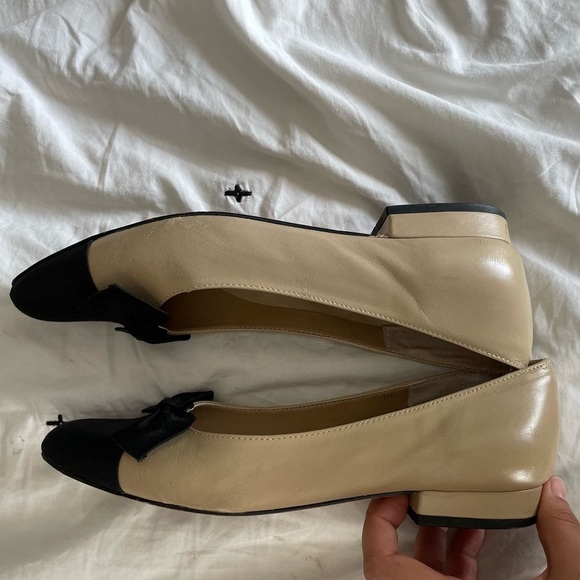 VANELi Favor Slip-on Flats Tan and black Bow Coquette Leather Sz 8 NARROW - Picture 7 of 9